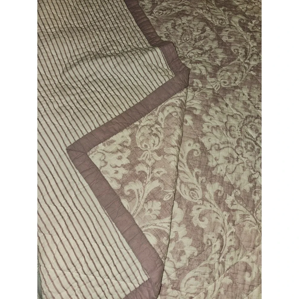 Nicole Miller Artelier lavender And White Size  Double/ Small Queen Quilt 92x86